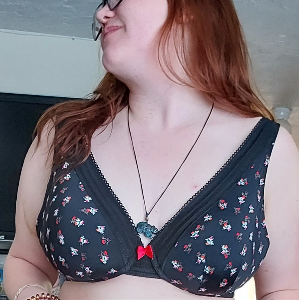 Cacique Bra, Size 44-C.  Black with Red Flowers.  Like New